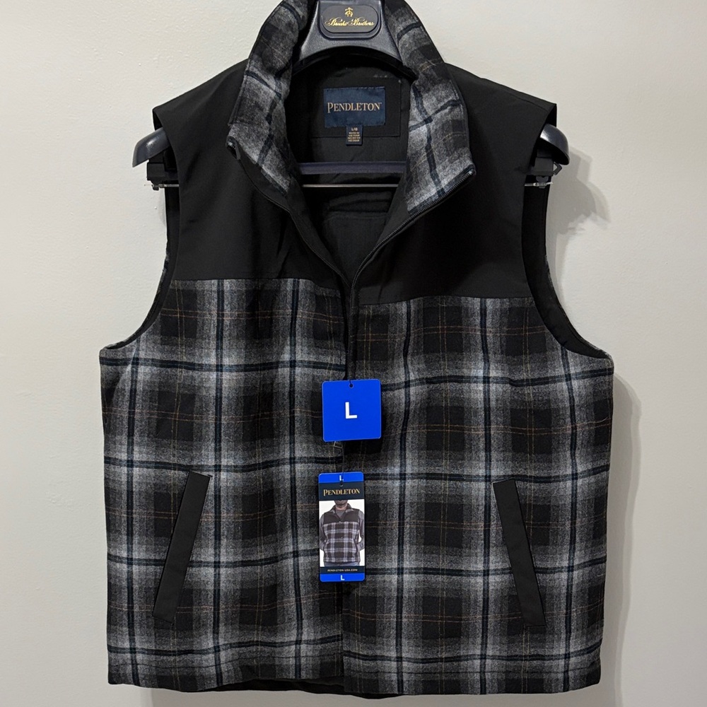 Pendleton Men's Black and Gray Plaid Vest